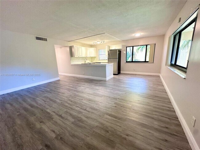 Building Photo - 120 Meadows Cir