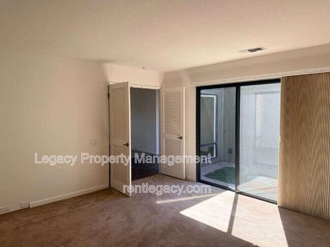 Building Photo - 255 Munroe St