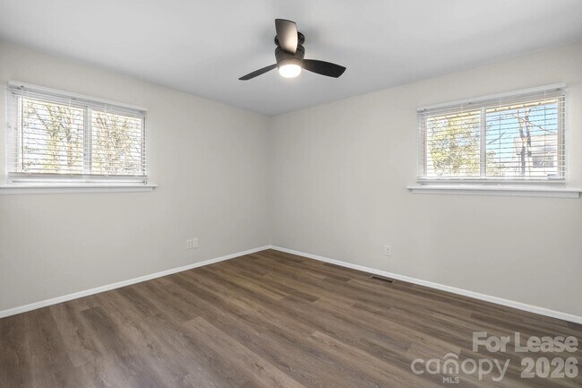 Building Photo - 801 Davenport St