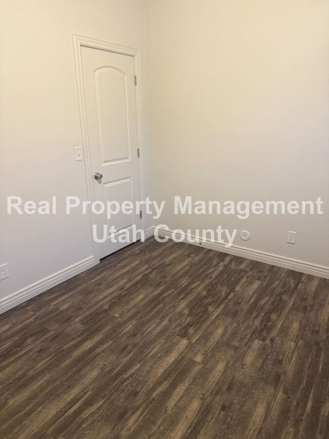 Building Photo - 998 S 960 E