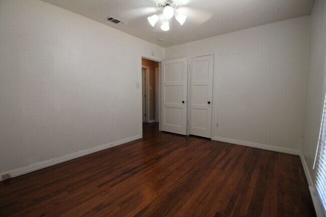 Building Photo - 2317 32nd St