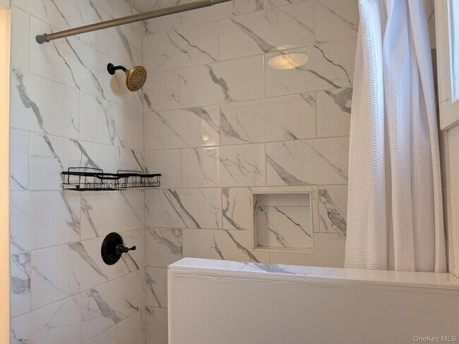 Building Photo - 37 Hill Rd