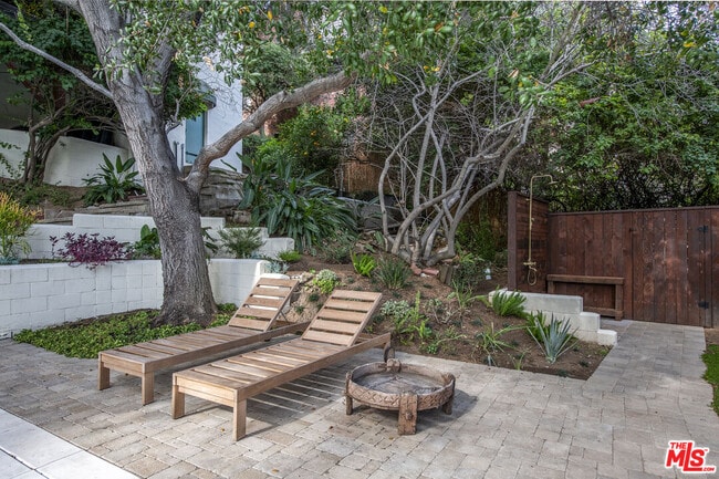 Building Photo - 4458 Dundee Dr