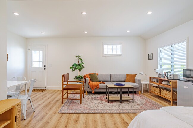 Building Photo - 5534 Alcove Ave