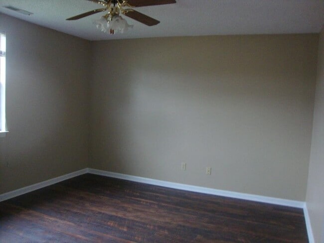 Building Photo - 5759 Brentwood Trace