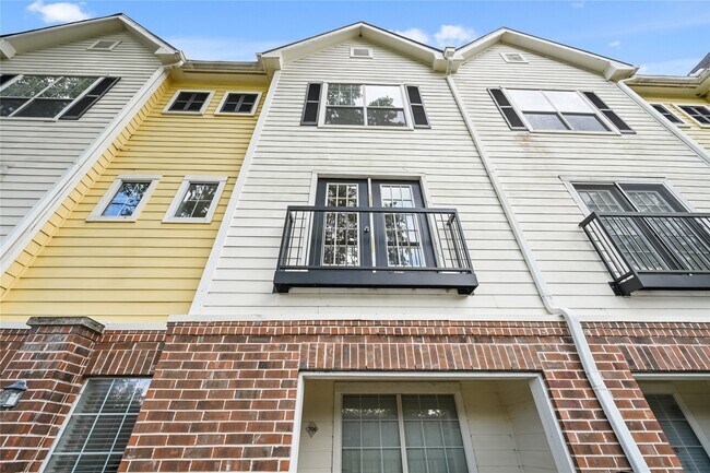 Building Photo - 9200 Westheimer Rd