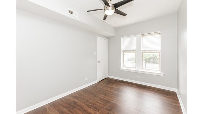 Building Photo - 4504 W Fullerton Ave