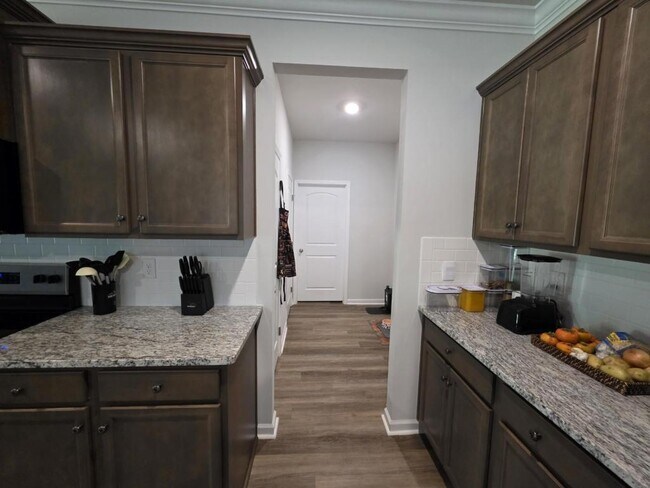 Building Photo - 352 Castlepath Dr SW