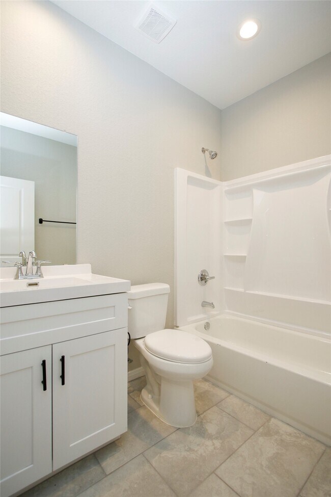 Building Photo - 14010 Longstreet Rd