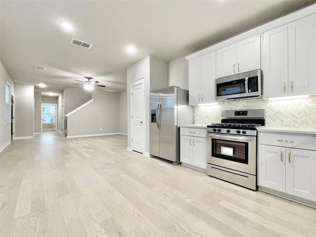 Building Photo - 2415 Lakey Cv