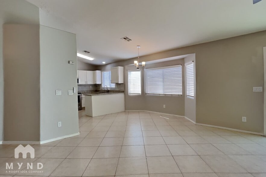 Building Photo - 8520 W Palm Ln