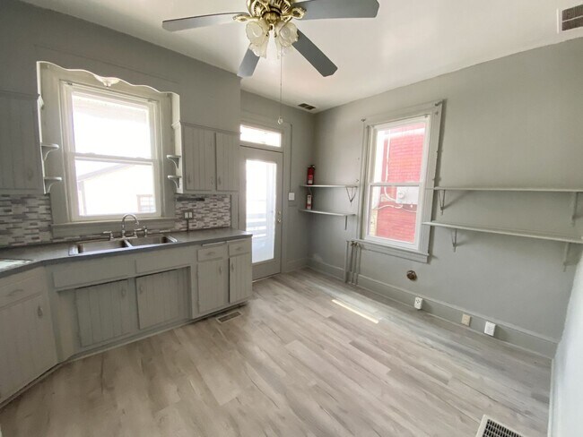 Building Photo - 3 Bedroom Duplex