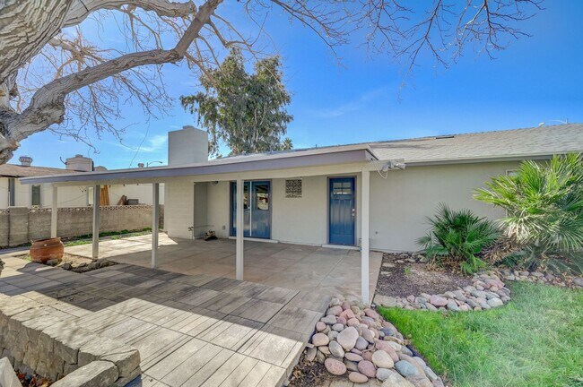 Building Photo - Welcome to this stunning 3-bedroom, 2-bath, single-story home that has been completely renovated ...