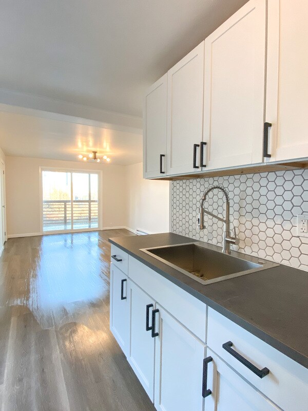 Building Photo - 139-141-141 E Sycamore St