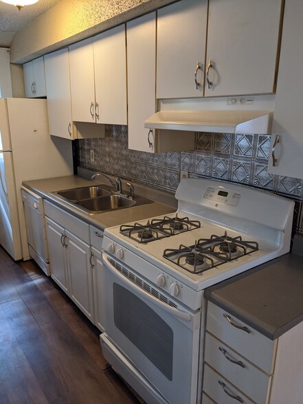 Building Photo - 812 W Main St