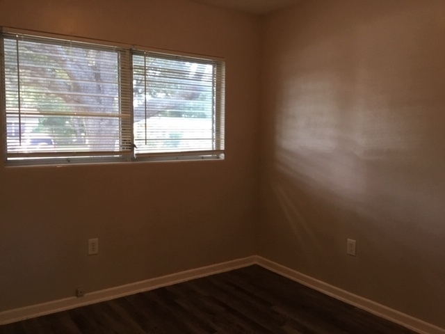 Building Photo - 1614 Sparrow Dr
