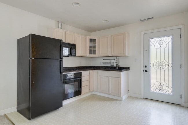 Building Photo - 3097 Forbes Ave