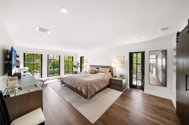 Building Photo - 5728 Pine Tree Dr