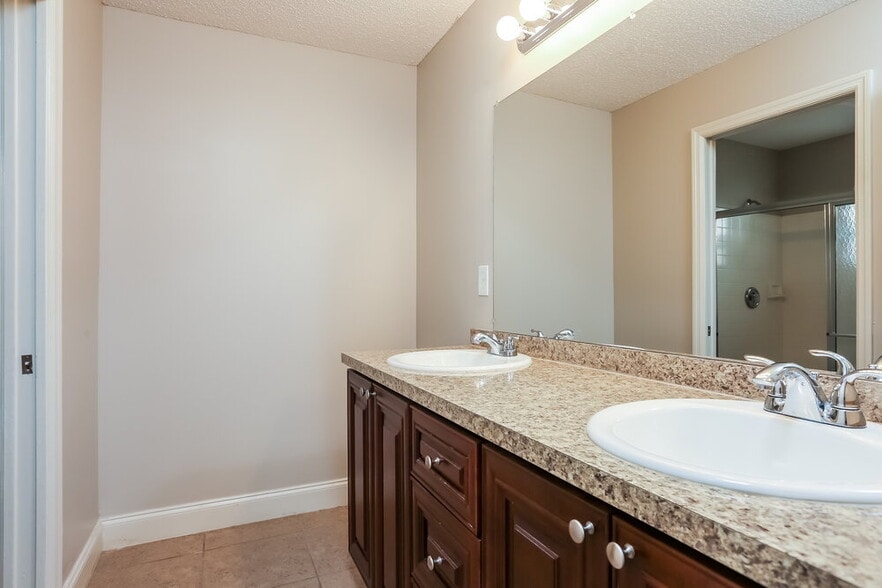 Building Photo - 180 Heatherwood Dr