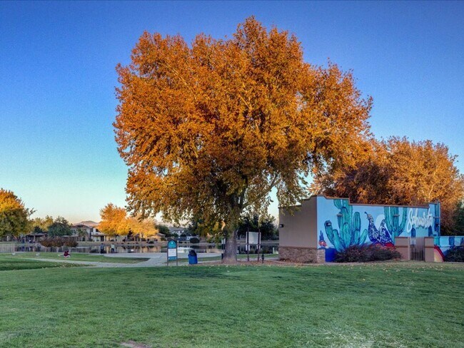 Building Photo - 3 Bedroom 2 Bathroom With Office/Flex room Located in RANCHO SAHUARITA!