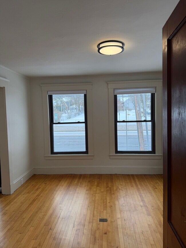 Building Photo - 248 N Main St