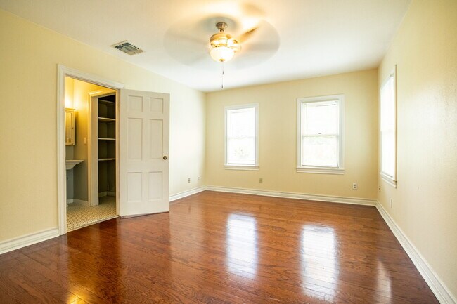 Building Photo - 3br / 2ba house in Woodlawn terrace, close...