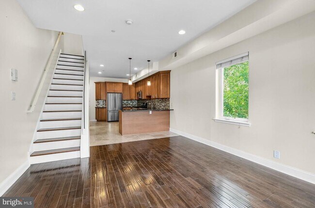 Building Photo - 2050 Frankford Ave