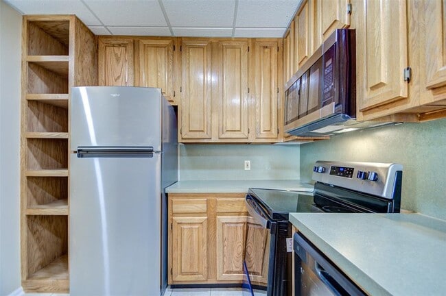 Building Photo - 2213 S Braeswood Blvd