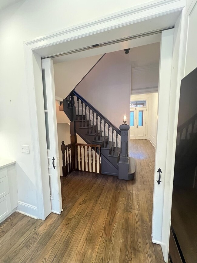 Building Photo - 122 Mercer St