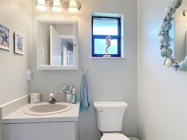 Building Photo - 290 Rotonda Cir