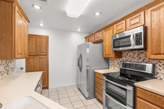 Building Photo - 1802 Ramona Cir
