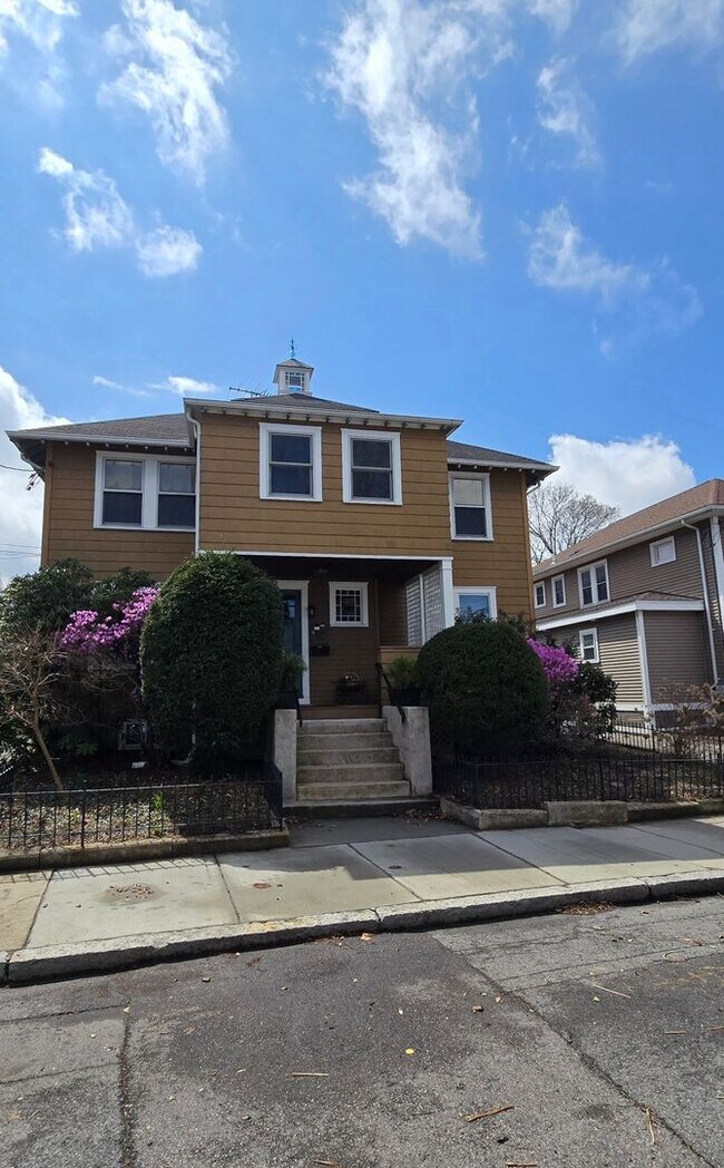 Building Photo - Comfortable 3-Bedroom Living with Outdoor Retreat in Brighton