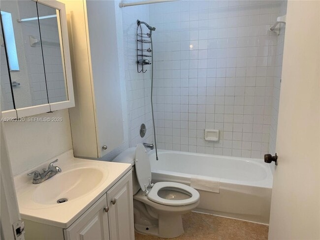 Building Photo - 2120-2122 Thomas Street Unit 2122