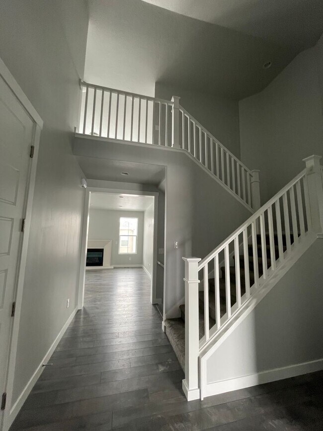 Building Photo - Fantastic GORGEOUS Home!