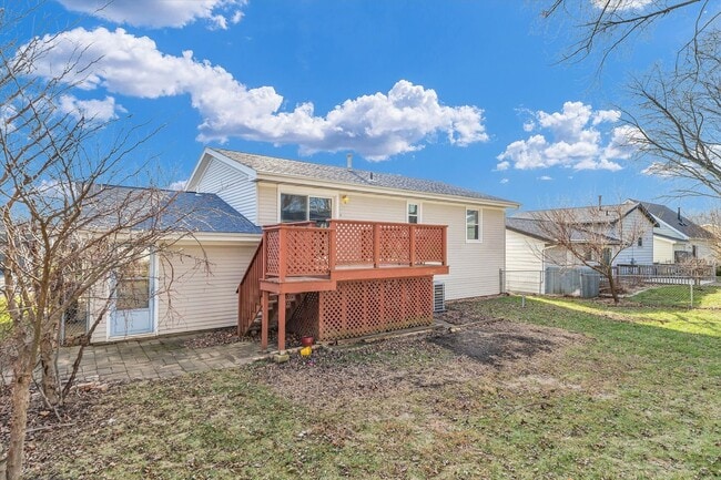 Building Photo - Spacious 4-Bedroom Home with Fenced Yard a...