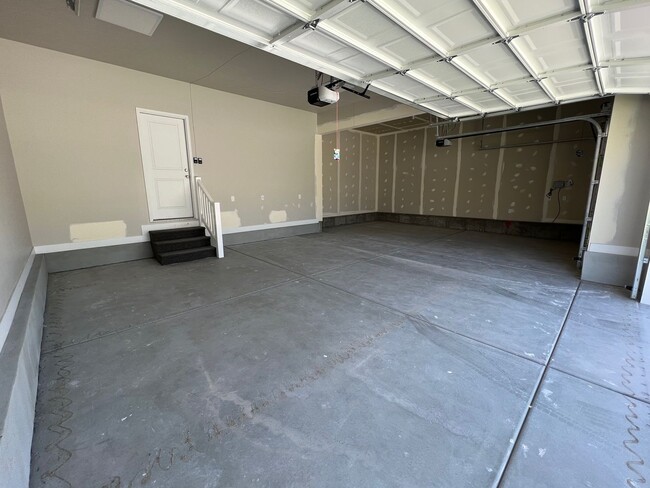 Building Photo - Don't Miss This Former Model Home Rental