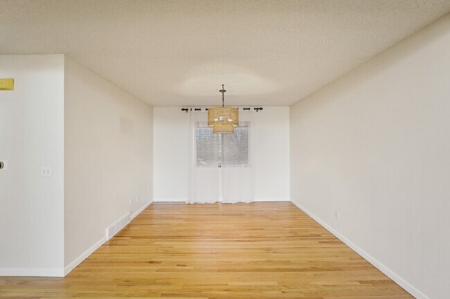 Building Photo - 9045 Aldersgate Ct