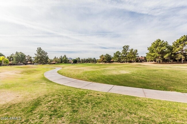 Building Photo - 4106 E Sunnyside Dr