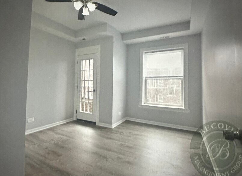 Building Photo - 7445 N Greenview Ave