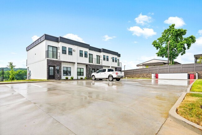 Building Photo - Hickory Grove Blvd - 111