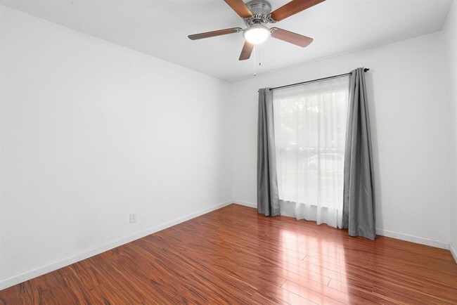 Building Photo - 508 Harway Ct