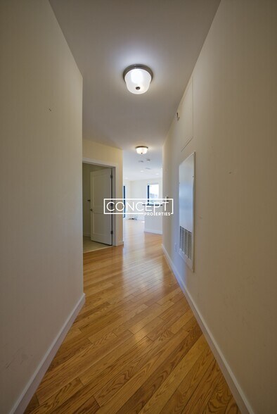 Building Photo - 5 Manor St