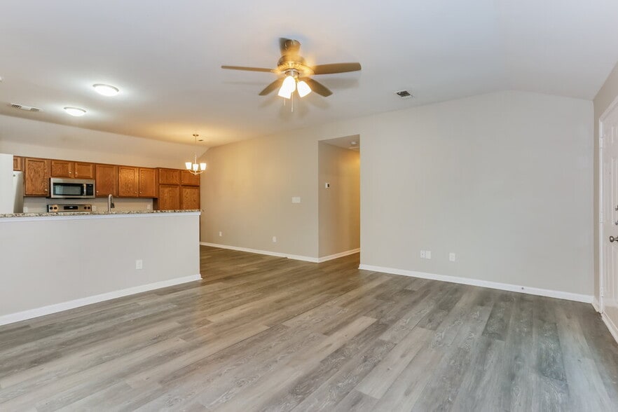 Building Photo - 825 Cruise St