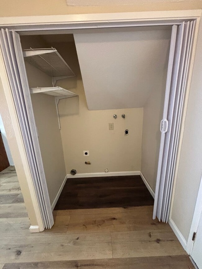 Building Photo - Spacious 4-Bedroom Home with Community Poo...