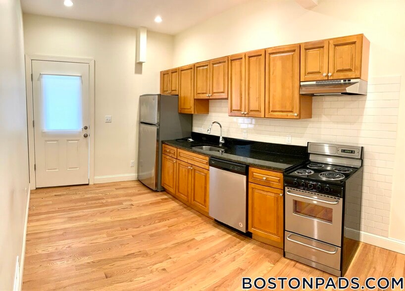 Building Photo - 379 Harvard St