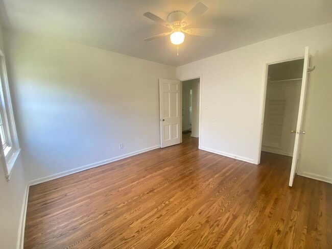 Building Photo - Beautiful two bedroom, one bath home in desirable Florence Park South.