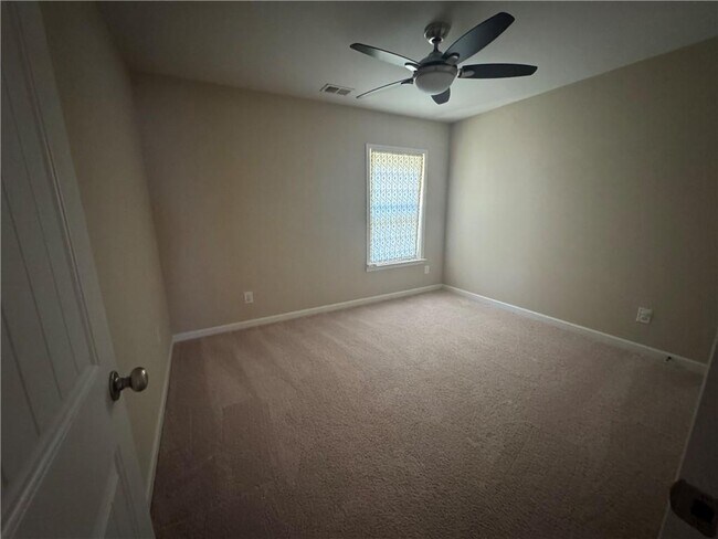 Building Photo - 5825 Pennant Ln