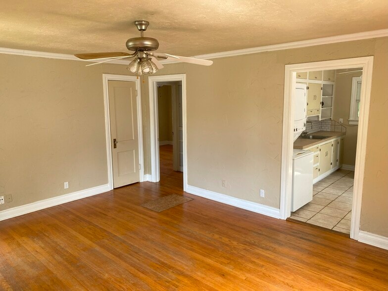 Building Photo - 325 E Duffy St