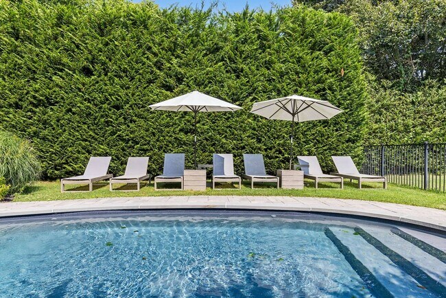 Building Photo - 50 Narrow Ln