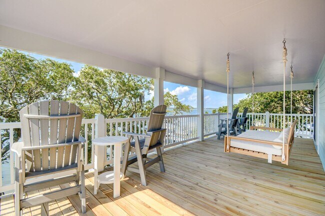 Building Photo - Seasonal Rental: Total Relaxation with Sou...